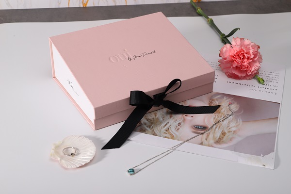 Gift Box Packaging with Ribbon